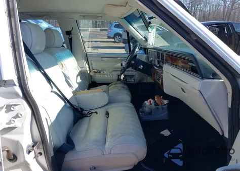 1989 Lincoln Town Car z USA, uszkodzony, nr VIN 1LNBM81FXKY812677